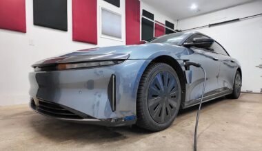 (VIDEO) Un youtuber se plânge de un număr imens de probleme în exploatarea lui Lucid Air electric, maşina care trebuia să fie una din cele mai desăvârşite | PiataAuto.md