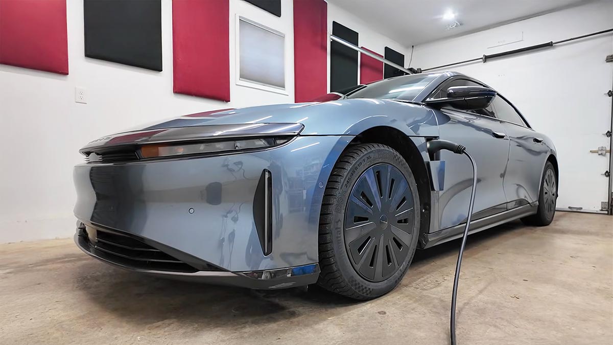 (VIDEO) Un youtuber se plânge de un număr imens de probleme în exploatarea lui Lucid Air electric, maşina care trebuia să fie una din cele mai desăvârşite | PiataAuto.md