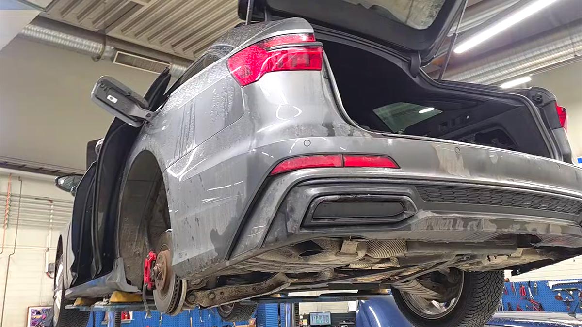 (VIDEO) Un mecanic finlandez a descoperit cu stupoare că modelele plug-in hibride Audi ruginesc rapid, în doar 4 ani, la componente electrice în condiţiile climei nordice | PiataAuto.md