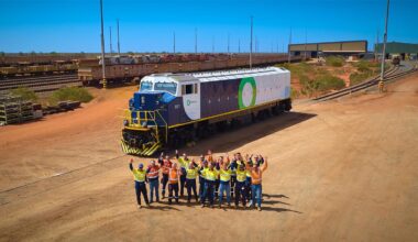 Inginerii australieni au promis să construiască un tren electric genial, care nu are nevoie de încărcare din reţea niciodată, dar locomotiva reală e o dezamăgire | PiataAuto.md