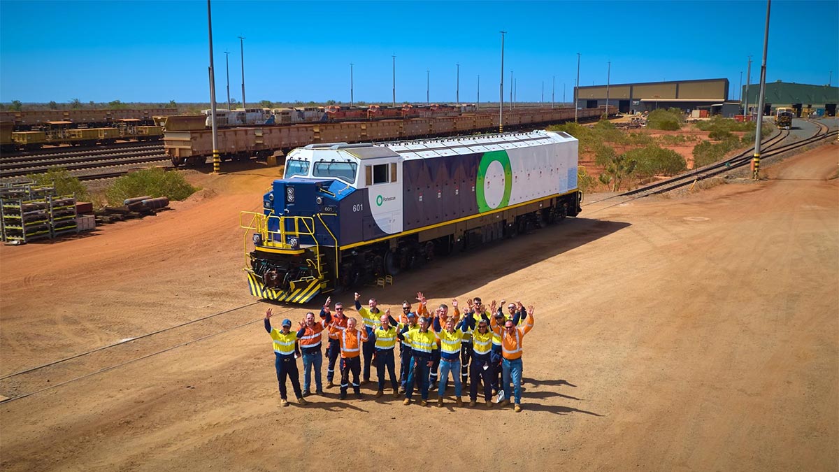 Inginerii australieni au promis să construiască un tren electric genial, care nu are nevoie de încărcare din reţea niciodată, dar locomotiva reală e o dezamăgire | PiataAuto.md