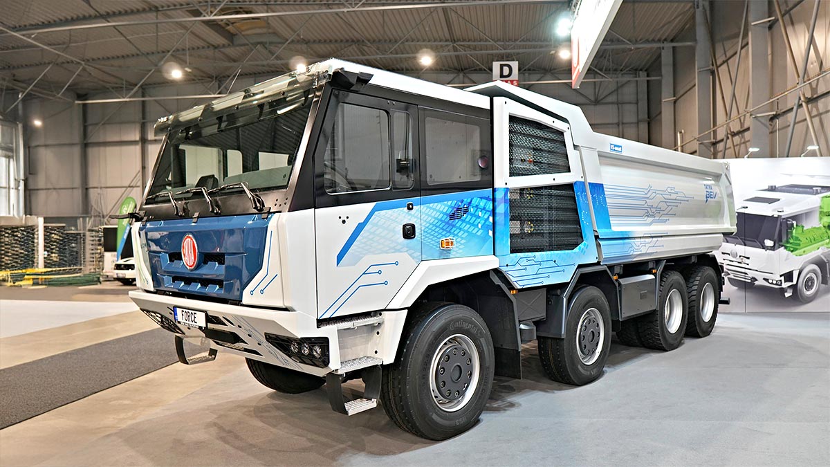 Cehii de la Tatra au lansat primul lor camion electric cu baterii, păstrând tracţiunea 8x8 şi punţile articulate | PiataAuto.md