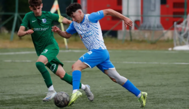 A debutat la 16 ani în Universitatea Craiova