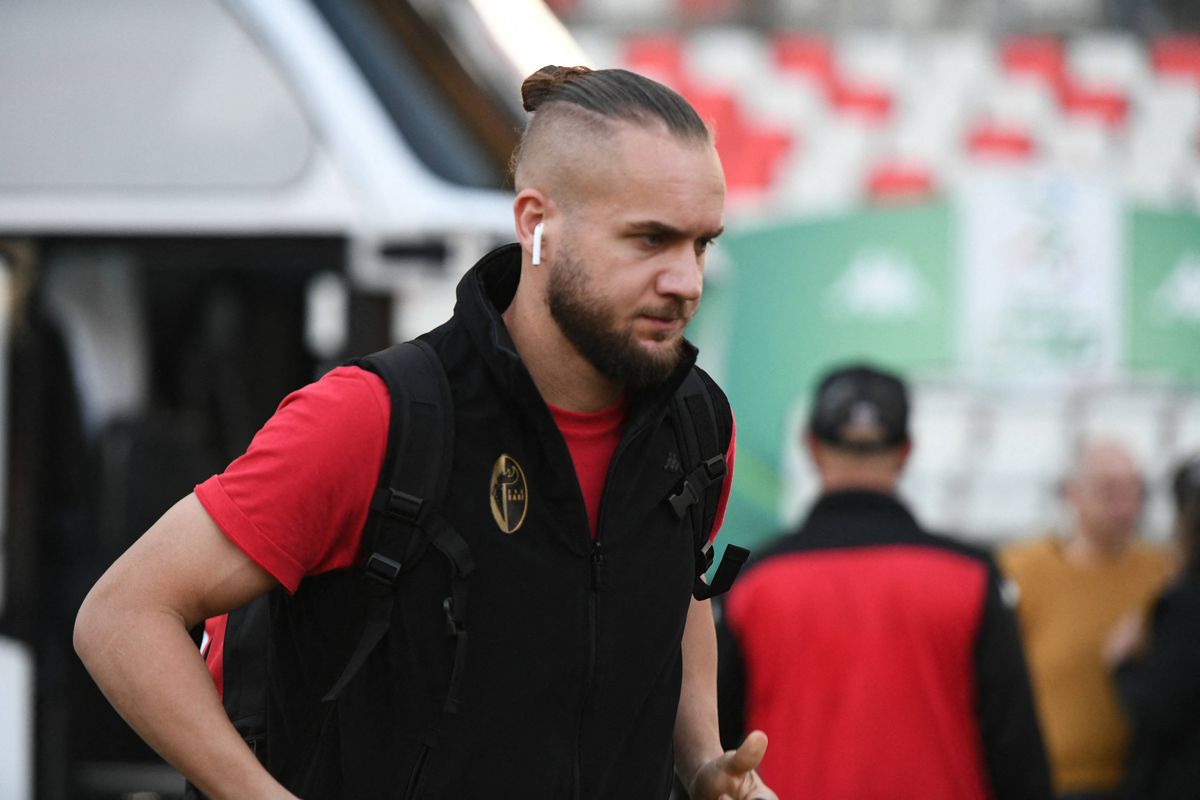 „Lăsați-l, mă, acasă! Cine schimbă 44 de echipe până la vârsta asta?”