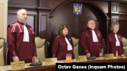 De la stânga la dreapta: Bogdan Licu, Mihaela Ciochină, Cristian Deliorga, Simina Tănăsescu.