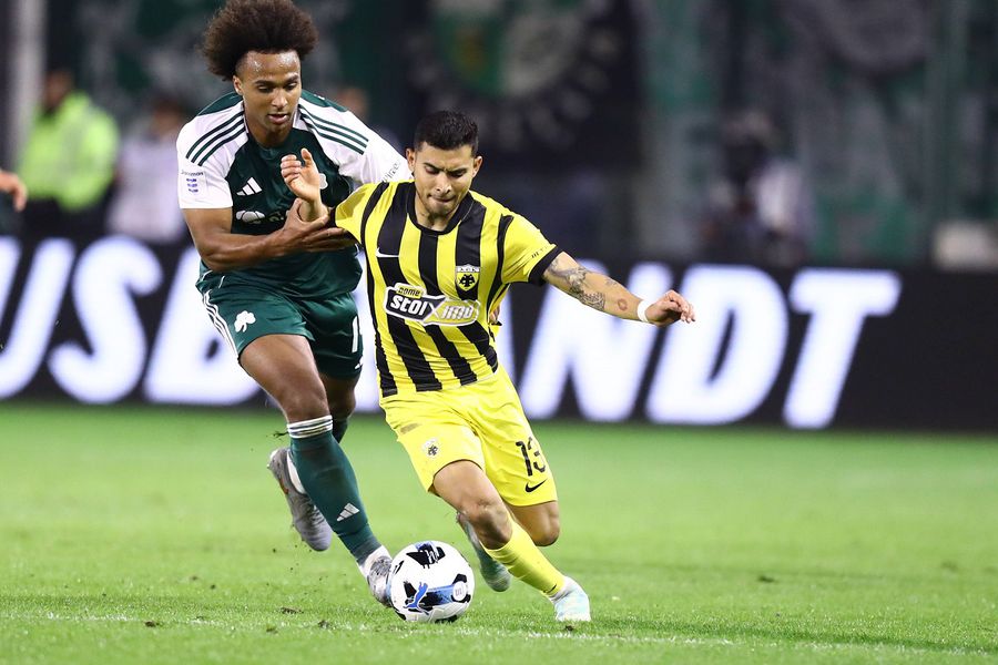 Cel mai negru COȘMAR la Atena! Universitatea Craiova A RATAT uluitor calificarea, în prelungiri cu AEK, după ce a condus cu 2-0!