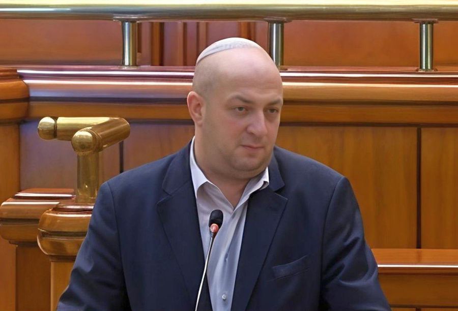 Momentul obscen trecut cu vederea la meciul lui Dinamo » Mesaj pentru Silviu Vexler, după ultima controversă din Parlament