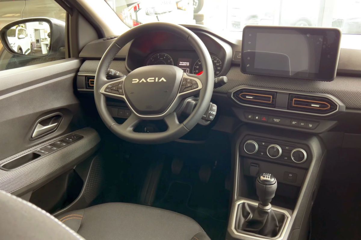 Englezii au văzut noul model Dacia și l-au descris într-un singur cuvânt