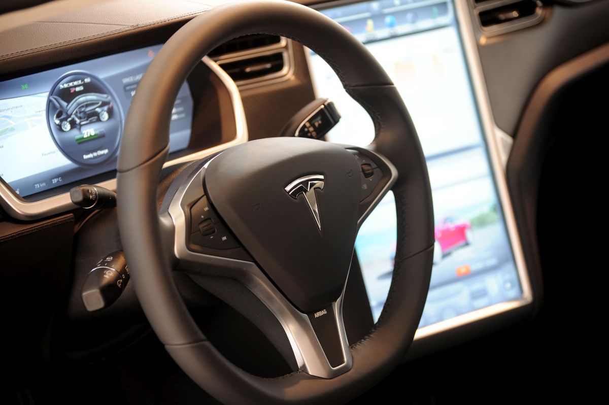 Pe fondul scăderii vânzărilor, Tesla aduce în Europa cea mai accesibilă versiune de sedan electric de până acum