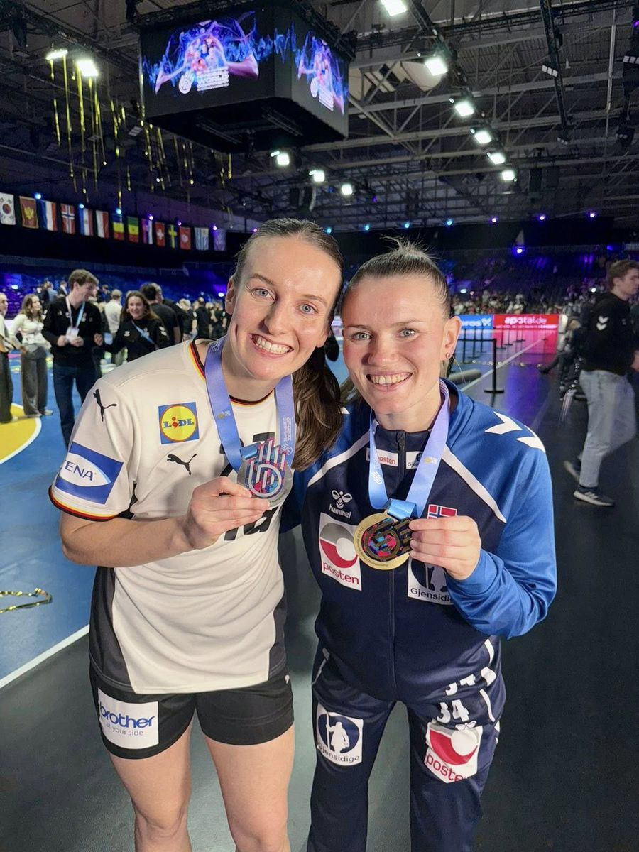 Două finaliste de la Campionatul Mondial au fost premiate de primarul orașului Râmnicu Vâlcea pentru „contribuția adusă comunității”