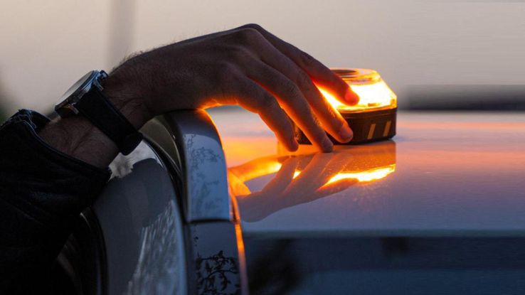 În Spania devine obligatorie baliza luminoasă de avertizare V16, de la 1 ianuarie 2026