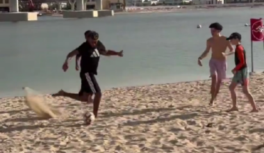 Lamine Yamal a intrat la o miuță pe plajă în Dubai