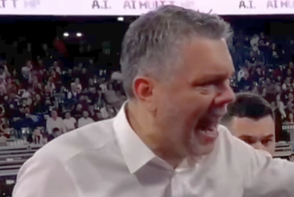 „Vă bag ****-n gură, țăranilor!” » Haos pe transmisiunea TV la meciul românilor, antrenorul a cedat nervos!