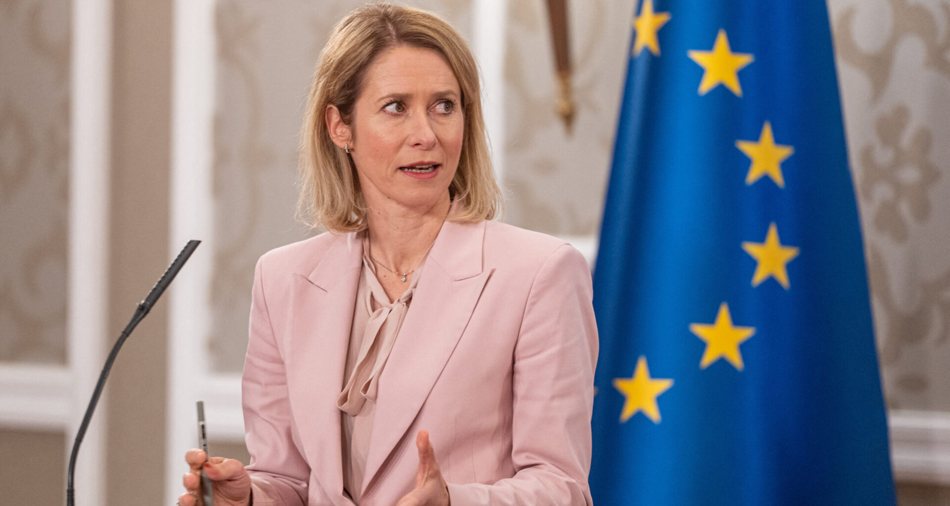 „UE trebuie să își consolideze apărarea” / Zelenski cere o încheiere rapidă a războiului după discuția cu Macron