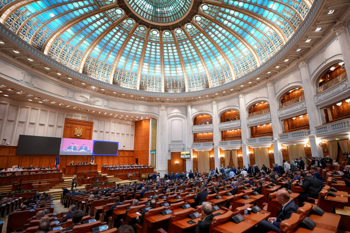 Guvernul își angajează azi răspunderea în Parlament pe proiectul legii pensiilor magistraților