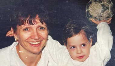 „O nouă stea” tricoloră, fiica unei jucătoare cu 2043 de goluri pentru naționala României