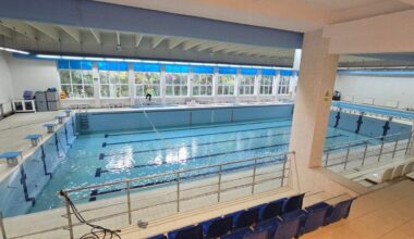 Bazinul din Palatul Copiilor a fost închis, copiii fac cursuri teoretice de înot în clase » Încă o grozăvie în sportul românesc: țintă pentru „rechinii” imobiliari