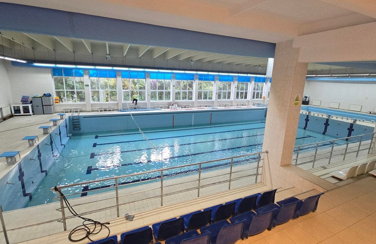 Bazinul din Palatul Copiilor a fost închis, copiii fac cursuri teoretice de înot în clase » Încă o grozăvie în sportul românesc: țintă pentru „rechinii” imobiliari