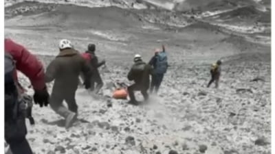 Alpinist român, mort după ce a căzut într-o prăpastie de pe cel mai înalt vulcan activ din lume. Imagini din timpul operațiunii de recuperare VIDEO FOTO