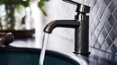 Au fost actualizate tarifele la apă și canalizare în mai multe zone din țară. Locuitorii căror județe plătesc cel mai mult