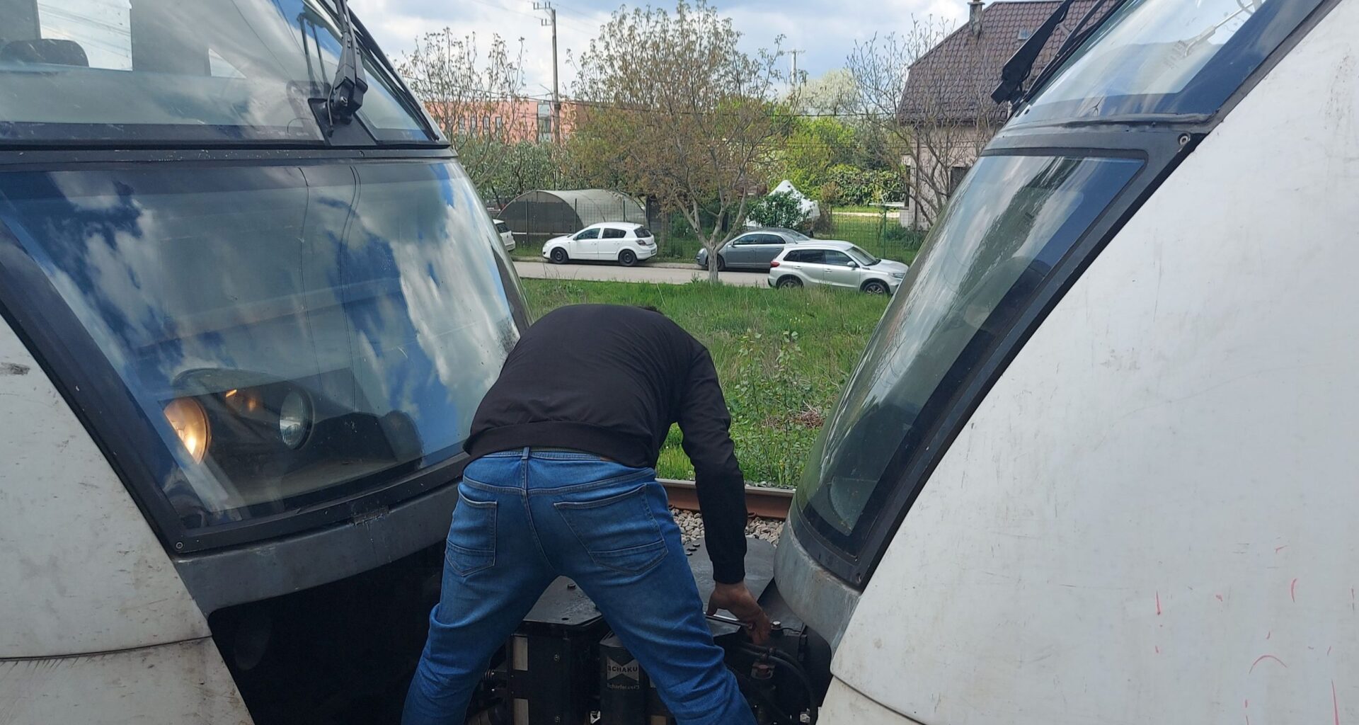 Tren de Aeroport blocat în câmp o oră și jumătate. Incidentul identic din 2023