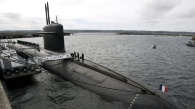 Drone, deasupra bazei de submarine nucleare franceze. Trupele marinei franceze însărcinate cu protejarea bazei au deschis focul