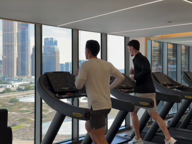 Doi fotbaliști din naționala României au ajuns în “Raiul Milionarilor” și au intrat direct în sala de forță