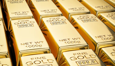 Investitorii se refugiază în active sigure: aurul și argintul urcă puternic la început de lună