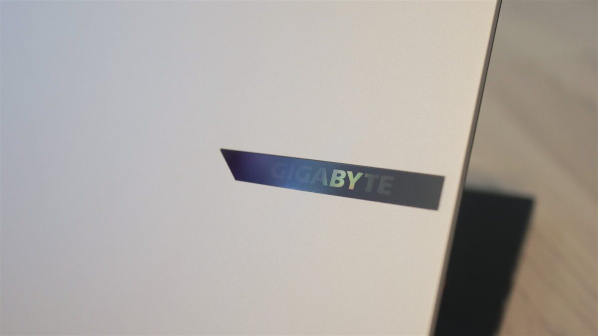 Laptop GIGABYTE AERO X16 Copilot+ PC (EG61H) - review