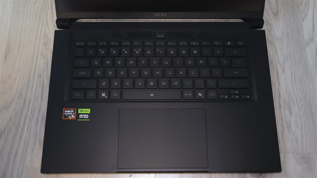 Laptop GIGABYTE AERO X16 Copilot+ PC (EG61H) - review