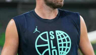 A venit „Luka Claus” la Lakers. FOTO: Luka Doncic le-a oferit colegilor și staff-ului câte un cadou special. Cât a costat + Reacția jucătorilor: „O nebunie”