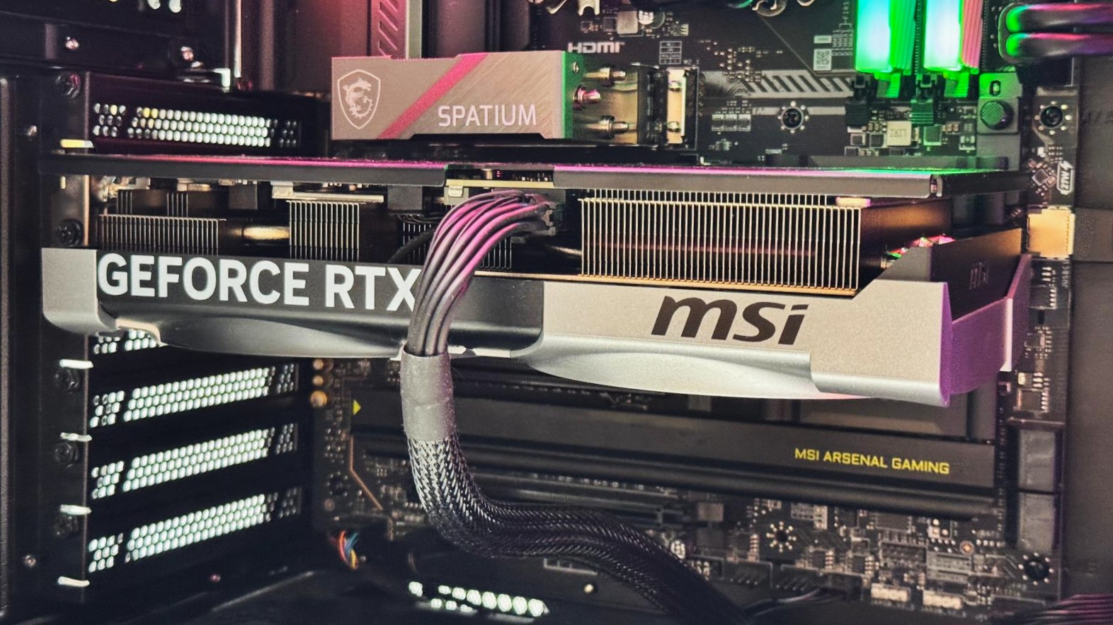 Placă grafică MSI GeForce RTX 5070 12G Ventus 2X OC sau cum să obții cea mai bună experiență de gaming în timpul sărbătorilor de iarnă cu DLSS 4, Ray Tracing cu RTX Hair și multe altele