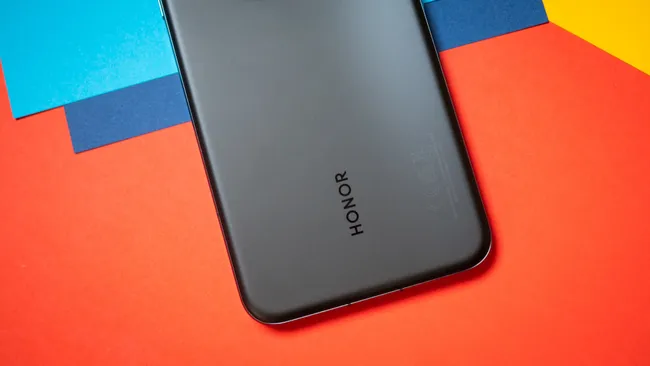 Honor X80 - primul midrange cu baterie de 10.000 mAh
