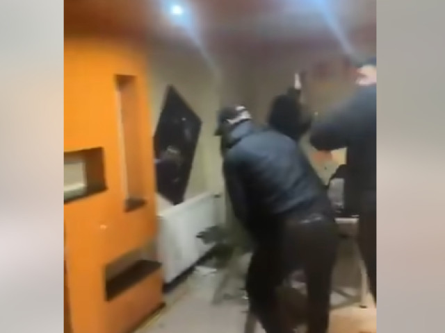 fanii lui Feyenoord au făcut praf un apartament din București, cu zâmbetul pe buze