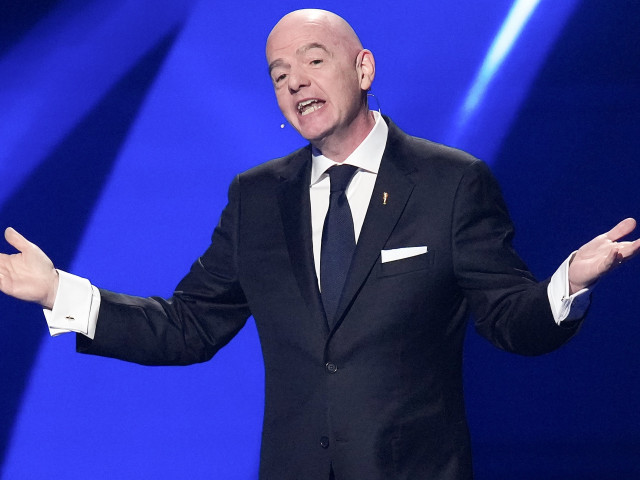 "Omul ăsta n-are nicio rușine!" Președintele FIFA a "comis-o" și la tragere, după selfie-ul cu sicriul lui Pele