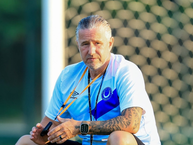 Laurențiu Reghecampf a rămas fără 10 jucători și a suferit prima înfrângere în campionat