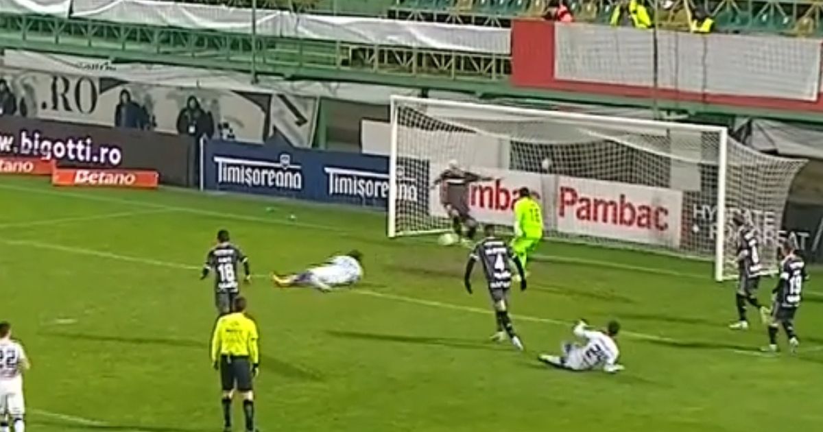 Aproape de un gol uluitor! FOTO. Execuția de senzație încercată de Caio cu Rapid » Manea, reflex de ultim moment din fața porții goale