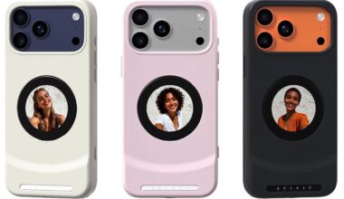 Husa Selfix transformă iPhone 17 Pro într-un telefon cu două ecrane