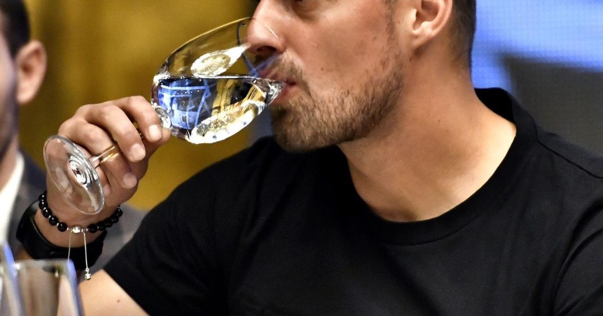 Tamaș lansează vinul „ÎmbăTamaș”. Fostul fotbalist își transformă porecla controversată în brand autoironic