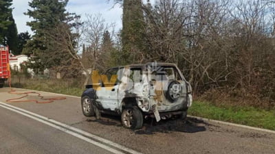 Un bărbat care fugea din casa în flăcări a murit după ce i-a luat foc mașina