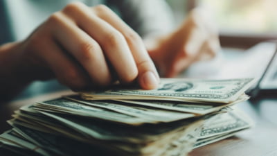 Un patron și-a vândut afacerea și a plătit prime de peste 400 de mii de dolari fiecăruia dintre cei 540 de angajați