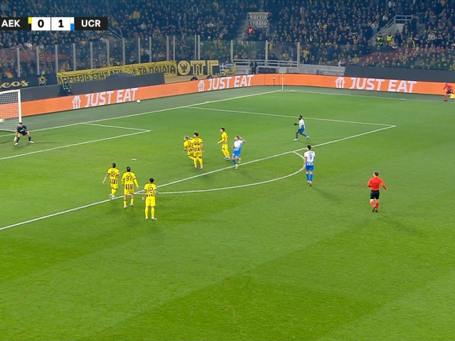 Alexandru Cicâldău, gol de generic în AEK Atena – Universitatea Craiova. Portarul advers, fără reacție