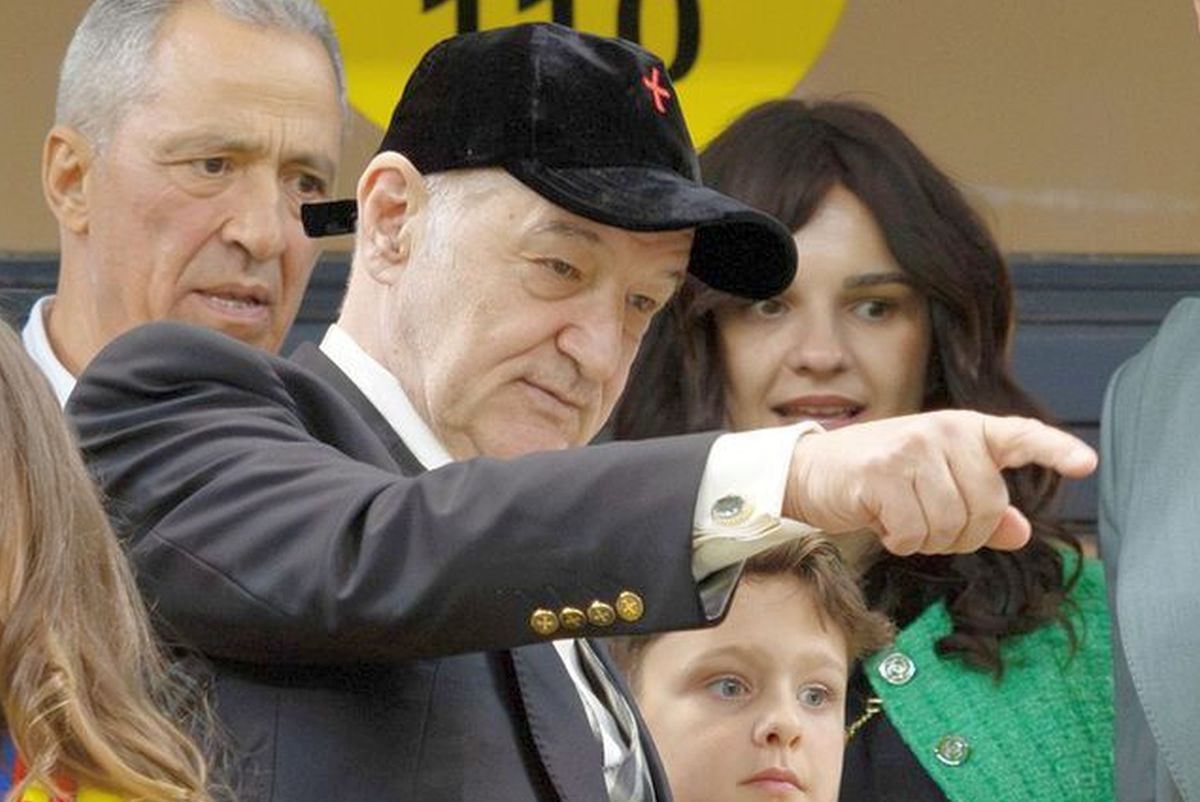 Episod incredibil » Când Gigi Becali a vorbit cu antrenorul FCSB în timpul derby-ului: „Mi-a zis să-l scot”