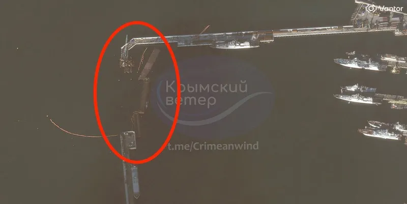 Imaginile din satelit arată că Marina Rusă a blocat intrarea în baza din portul Novorossiisk - Foto: Military News