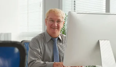 Care pensionari primesc la pensie între 2.400 și 8.200 lei pentru care nu au contribuit? Nu sunt magistrați • Newsweek România