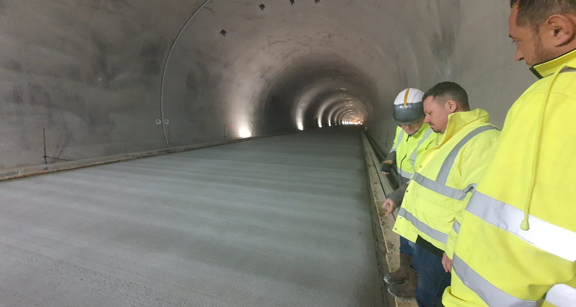 A fost turnat beton în tunelul Curtea de Argeș din lotul 4 al Autostrăzii Sibiu