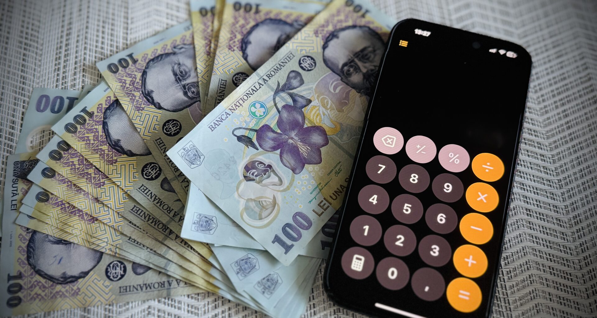 Salariul minim brut va crește la 4.325 de lei, de la 1 iulie 2026. Ce cost vor suporta angajatorii și cu cât vor rămâne angajații „în mână” (proiect)