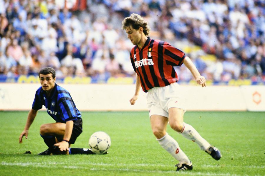 Cum își amintesc italienii de Gică Hagi și de Răducioiu » „Cenușăreasa cu călcâie tari ca marmura și fața acră a unui fermier mutat la oraș” + „Când intra în careu, i se stingea becul!”