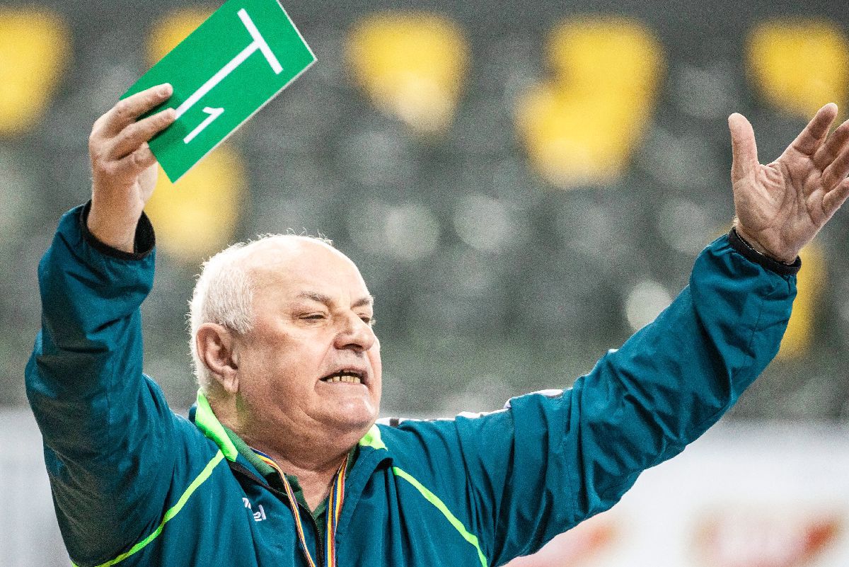 „Le-a luat mâncarea din față, le strânge de biceps și le învinețește” + „Ne-a spus că are Federația la degetul mic”