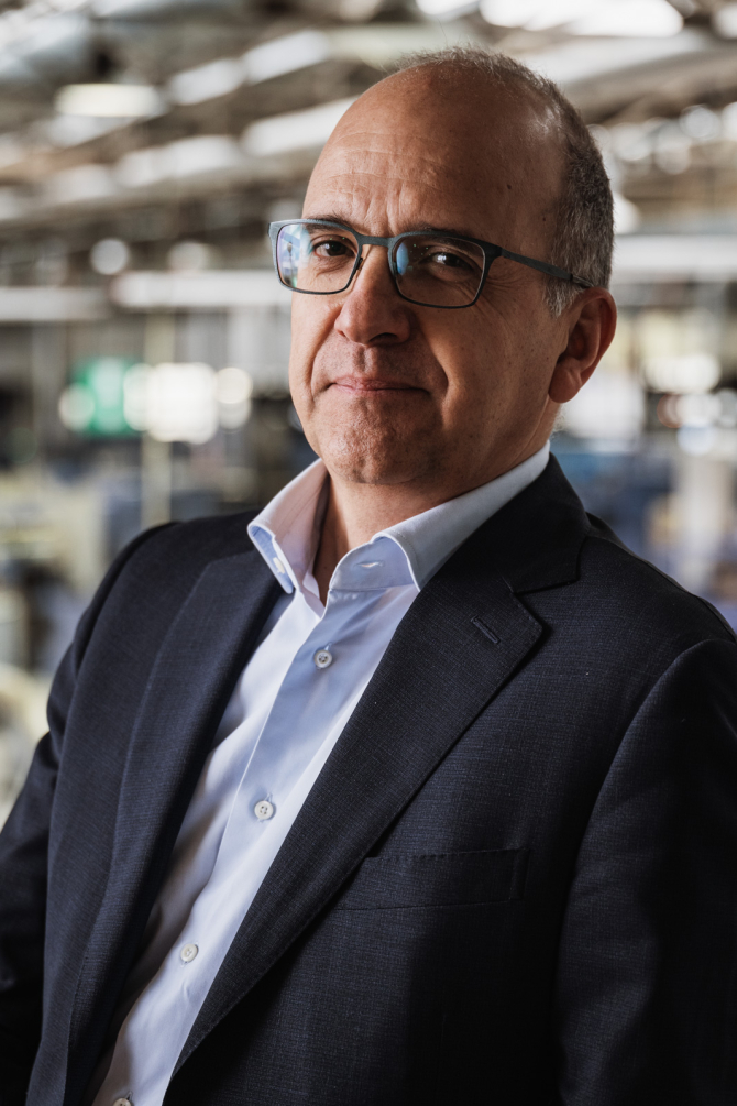 2. Carlo Ferl... (carlo-ferlito_83422300.jpg)